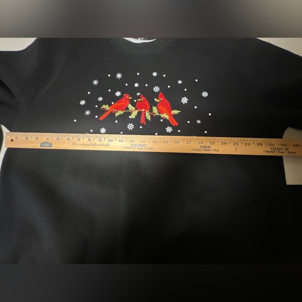 CHRISTMAS SWEATSHIRT KING UNIVERSAL W/RED CARDINALS  AND SNOWFLAKES  SIZE 2XL. - Picture 3 of 9